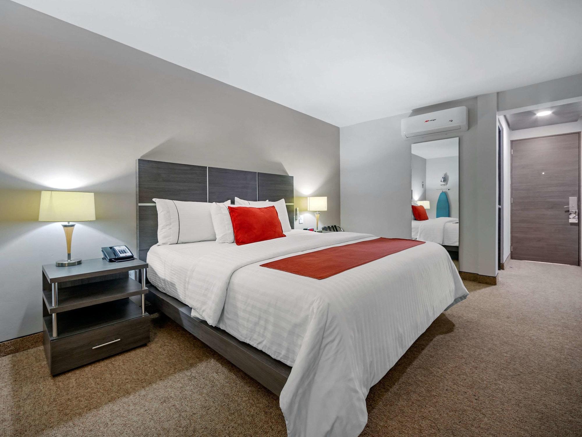 Hotel Bewow Queretaro Luaran gambar